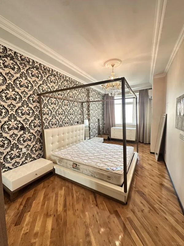 Kirayə verilir 2 otaqlı mənzil 90 m²