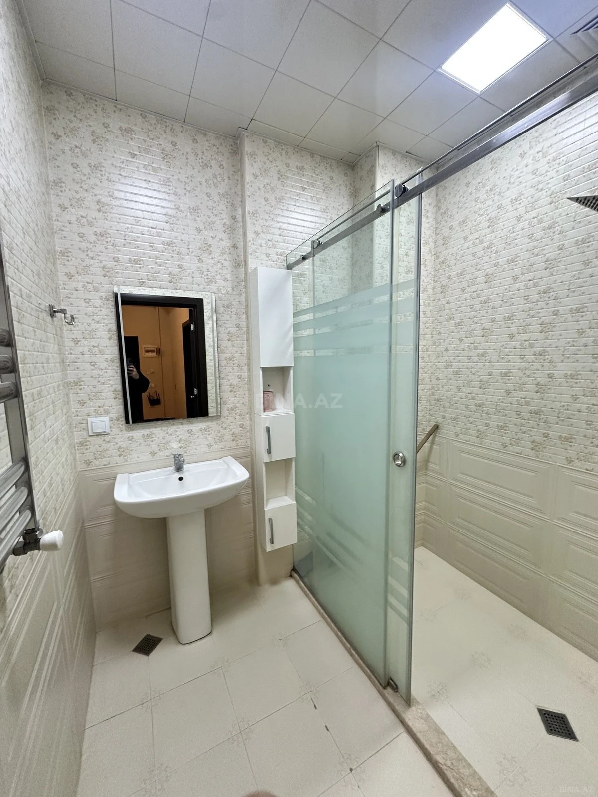 Kirayə verilir 2 otaqlı mənzil 90 m²