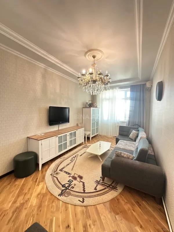 Kirayə verilir 2 otaqlı mənzil 90 m²