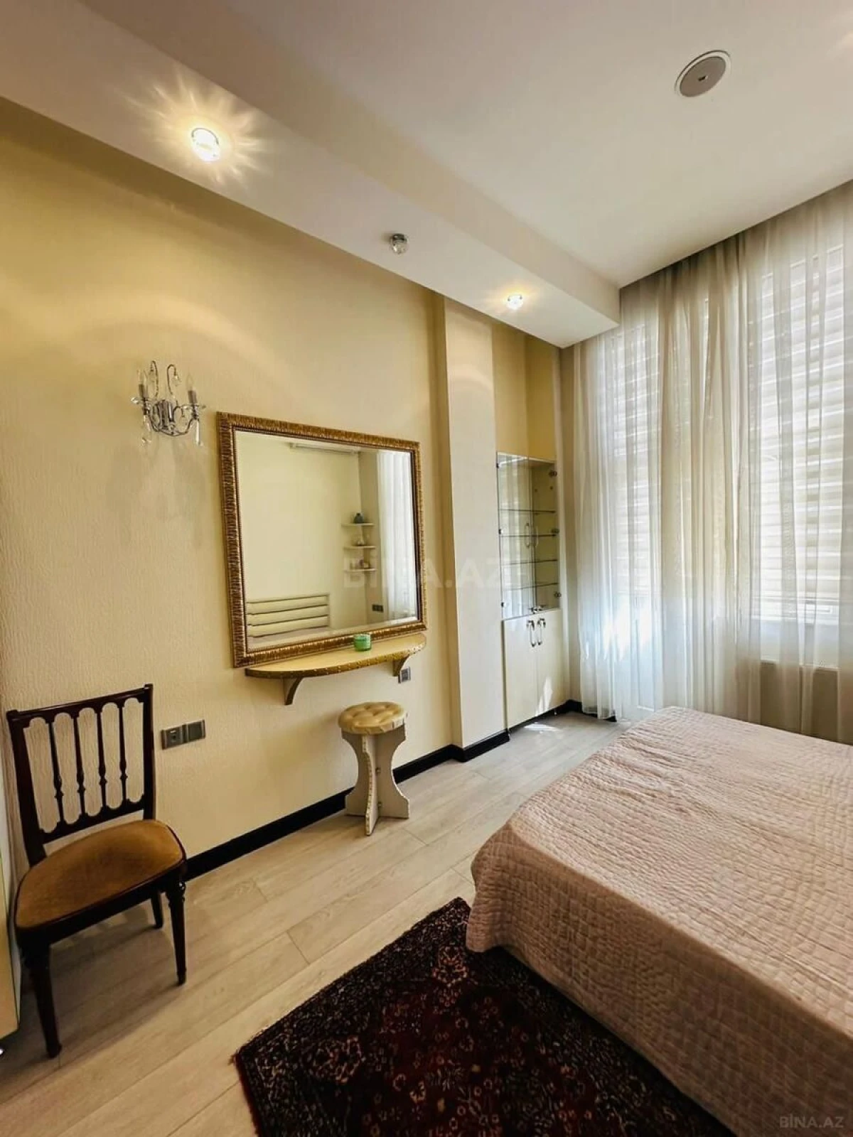 Satılır 3 otaqlı mənzil 130 m²