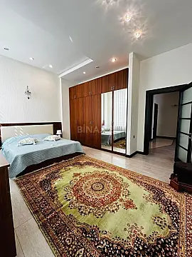 Satılır 3 otaqlı mənzil 130 m²