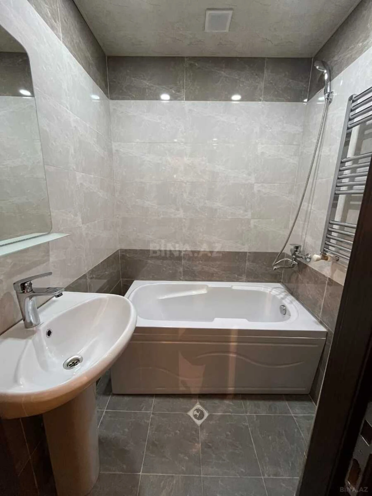 Satılır 3 otaqlı mənzil 85 m²
