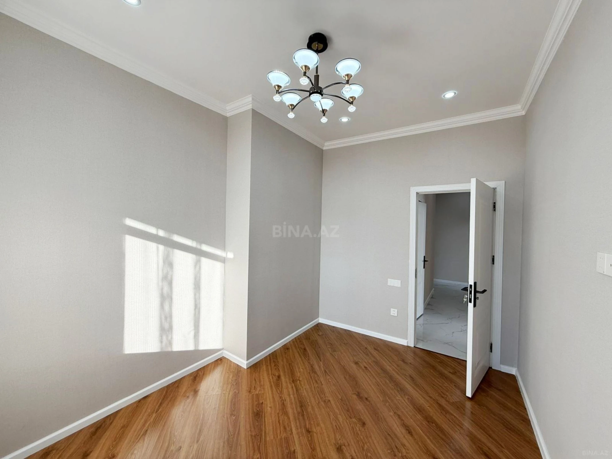 Satılır 2 otaqlı mənzil 79 m²