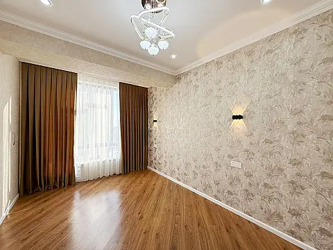 Satılır 2 otaqlı mənzil 79 m²