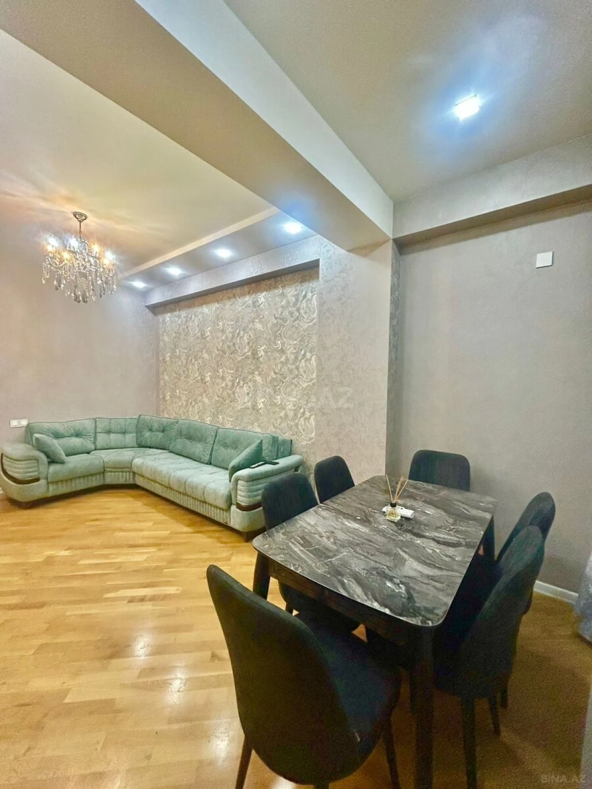 Kirayə verilir 2 otaqlı mənzil 65 m²