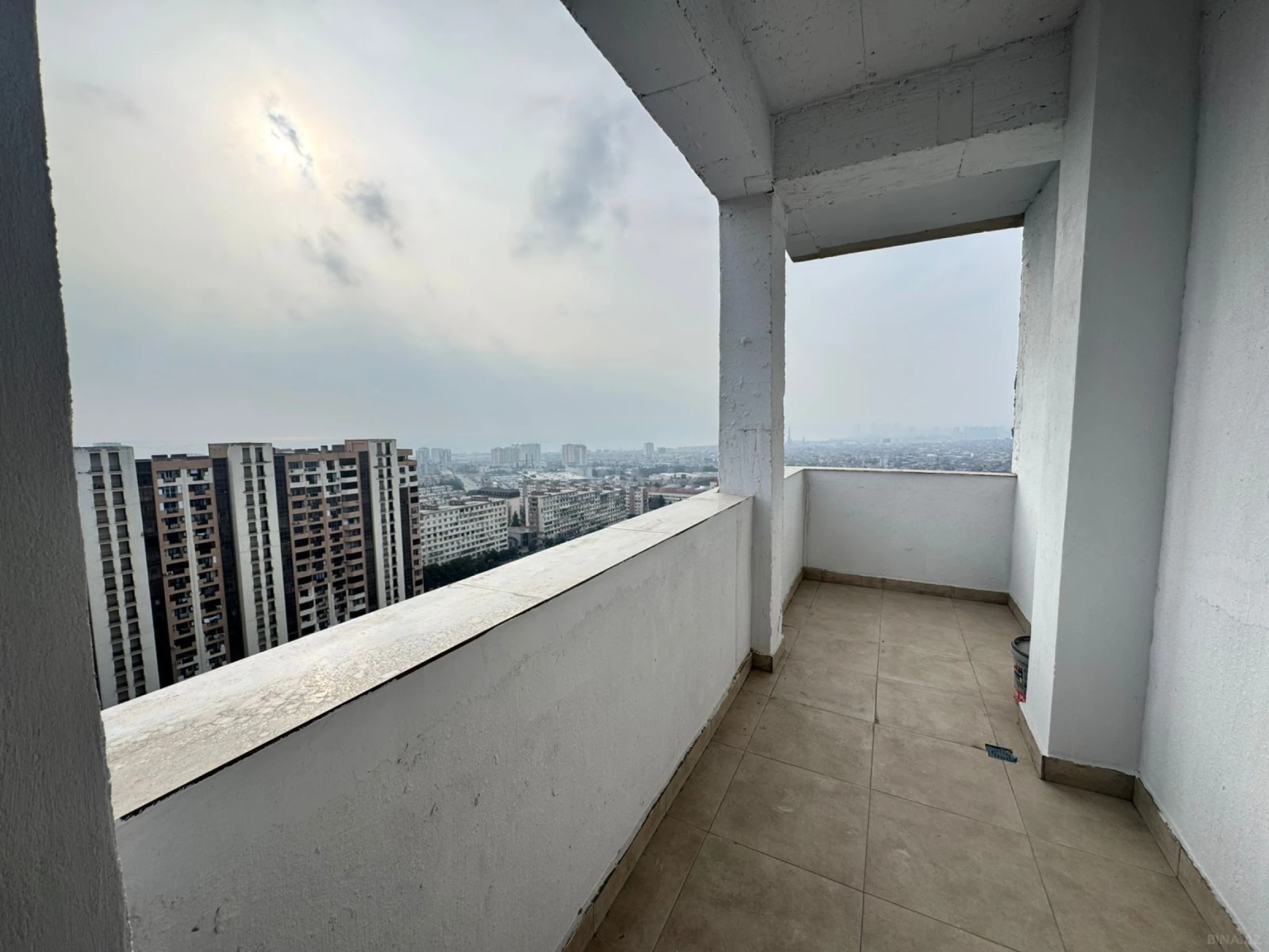 Satılır 3 otaqlı mənzil 140 m²