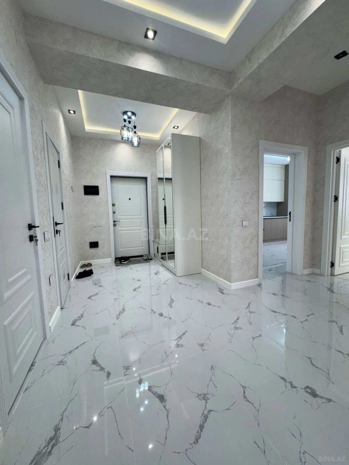 Satılır 3 otaqlı mənzil 140 m²