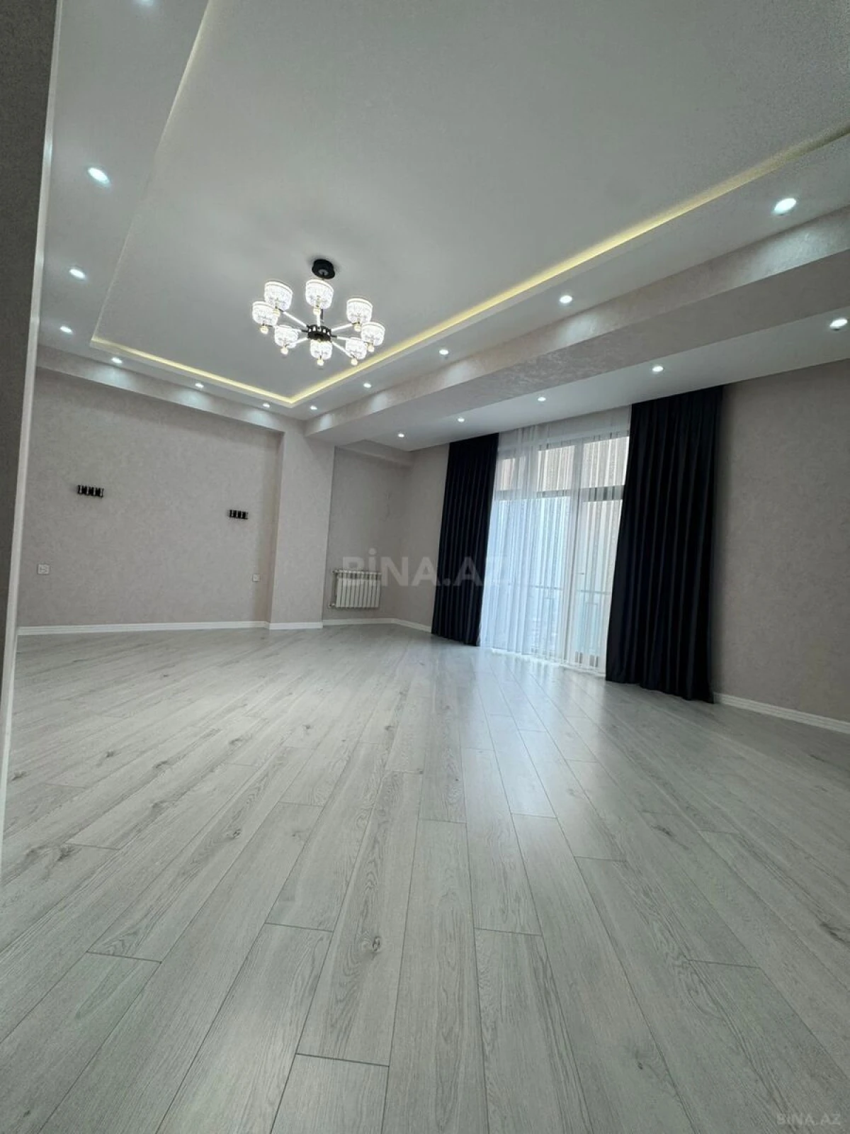 Satılır 3 otaqlı mənzil 140 m²
