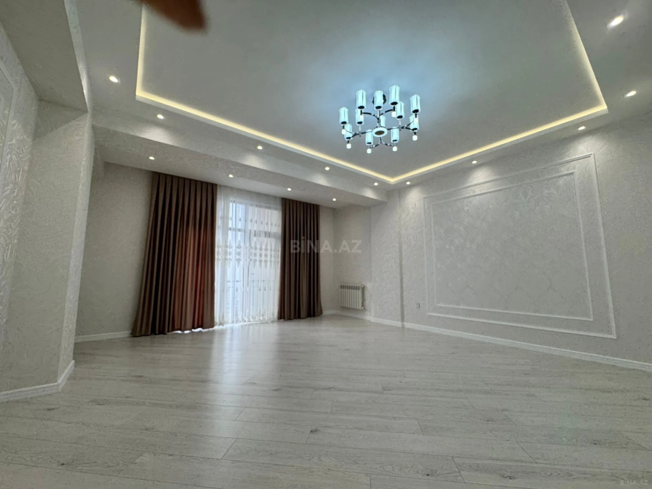 Satılır 3 otaqlı mənzil 140 m²