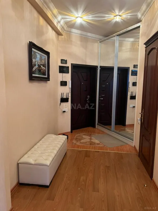 Satılır 3 otaqlı mənzil 110 m²