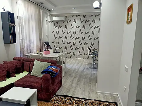Kirayə verilir 2 otaqlı mənzil 60 m²