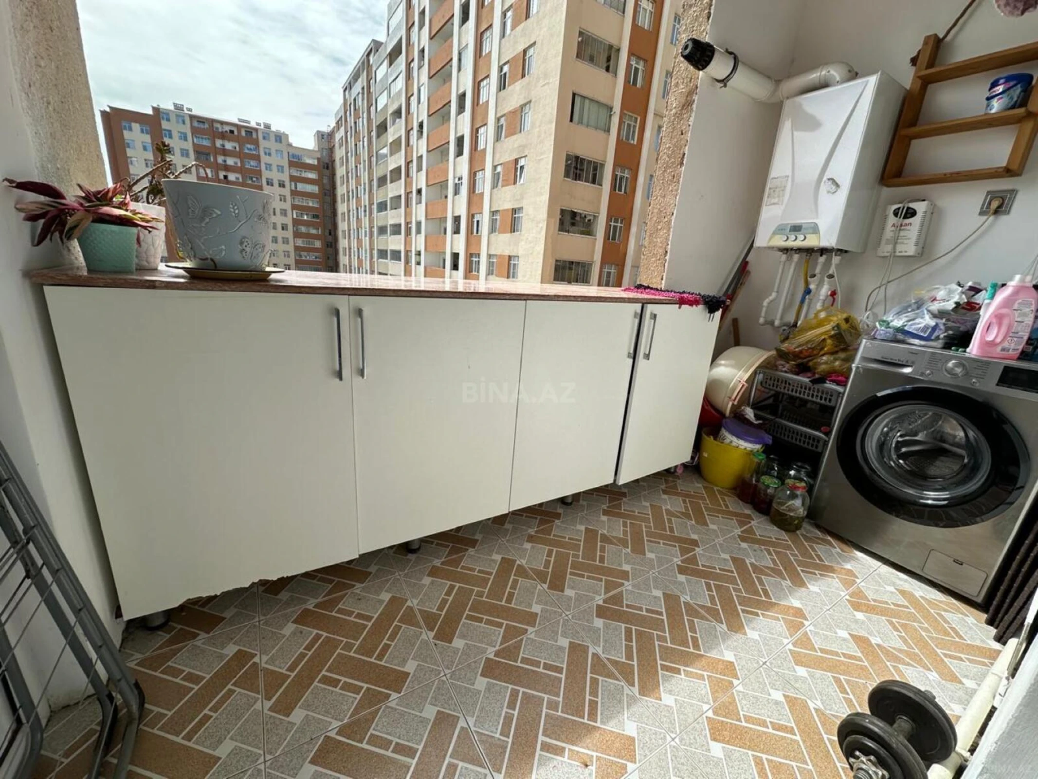 Satılır 2 otaqlı mənzil 63 m²