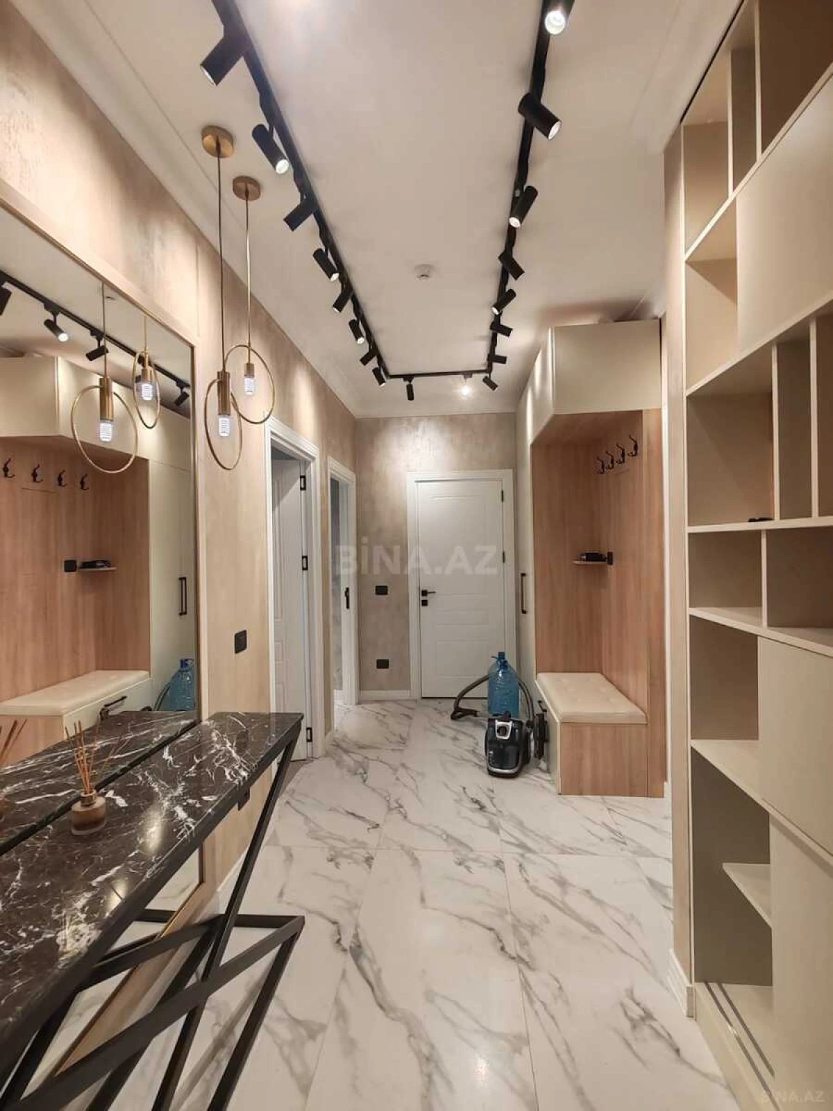 Kirayə verilir 2 otaqlı mənzil 105 m²