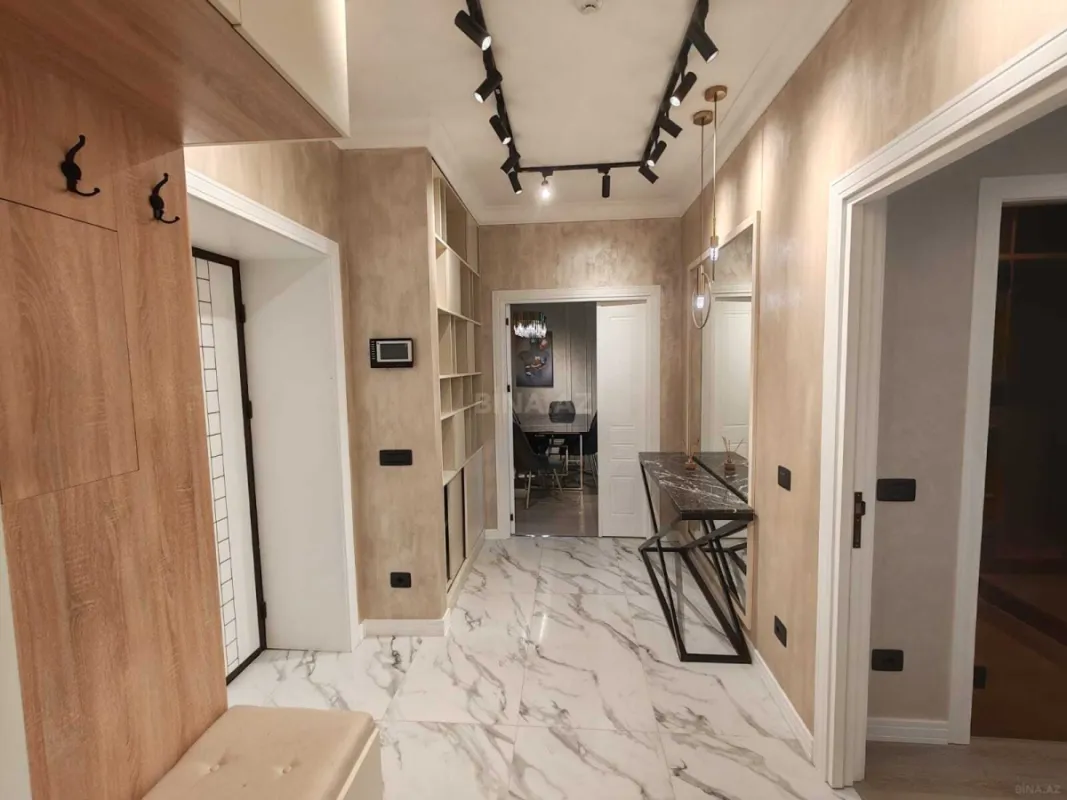 Kirayə verilir 2 otaqlı mənzil 105 m²