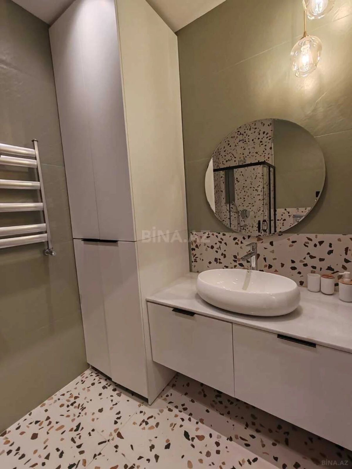Kirayə verilir 2 otaqlı mənzil 105 m²