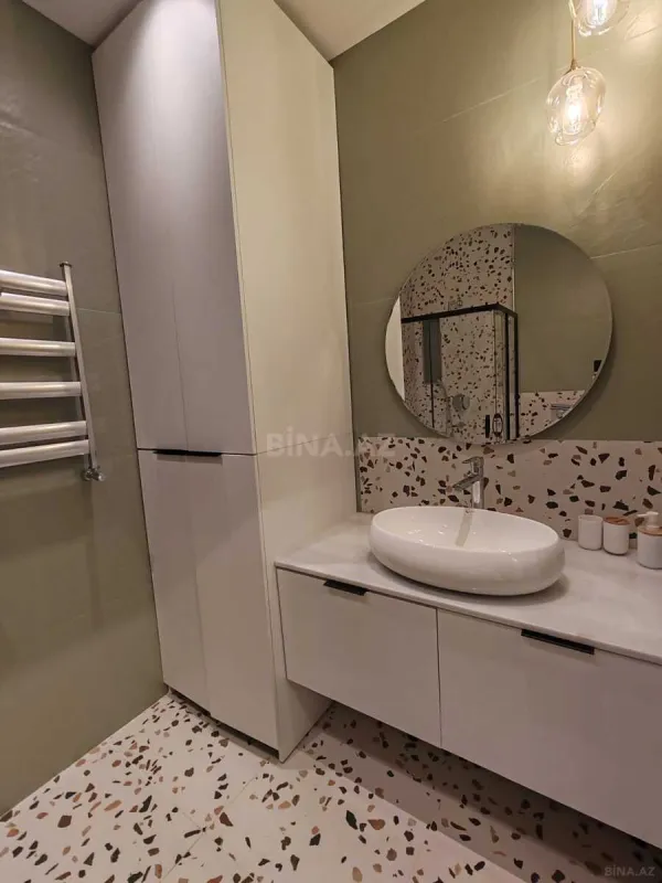 Kirayə verilir 2 otaqlı mənzil 105 m²