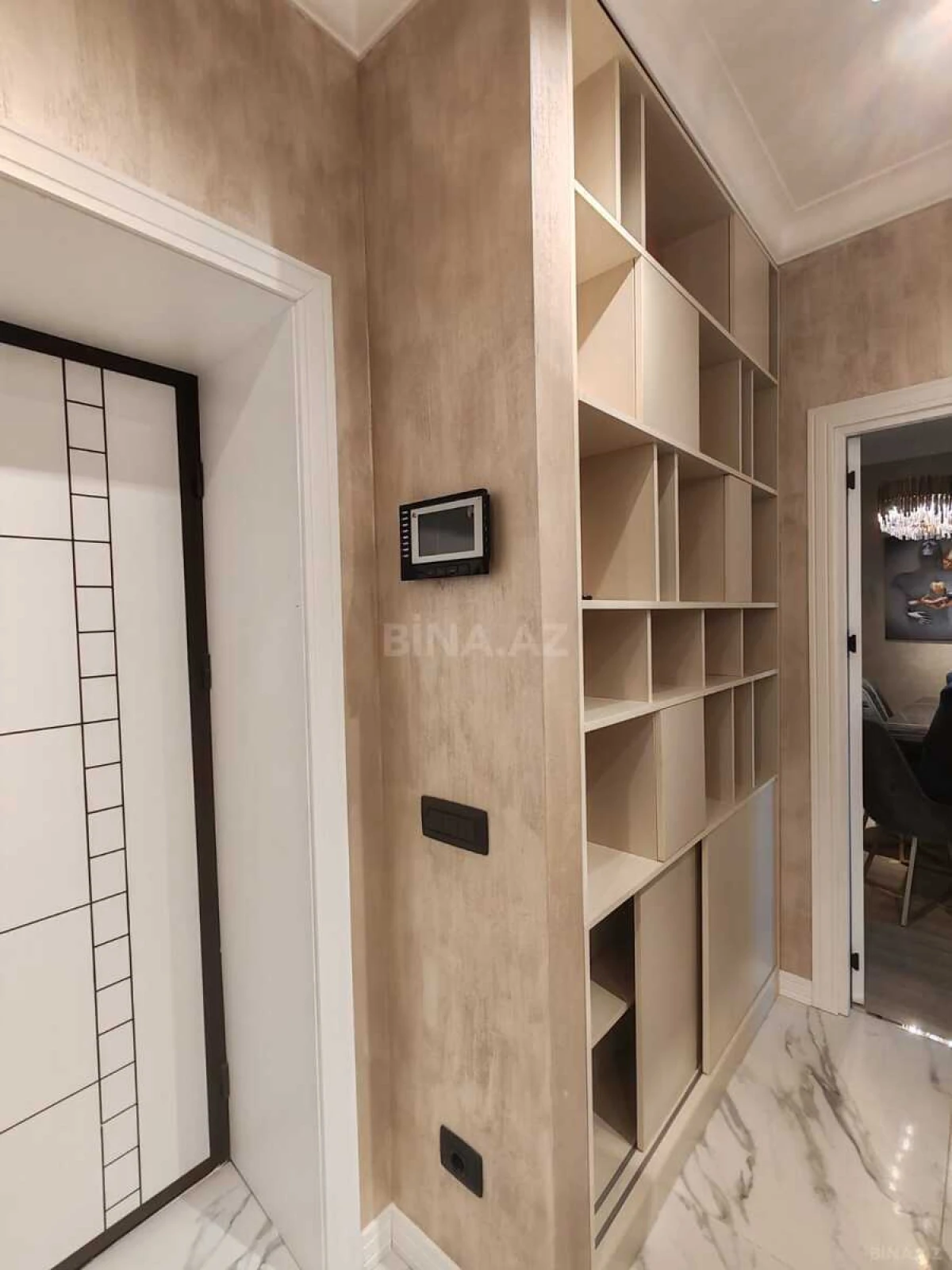 Kirayə verilir 2 otaqlı mənzil 105 m²