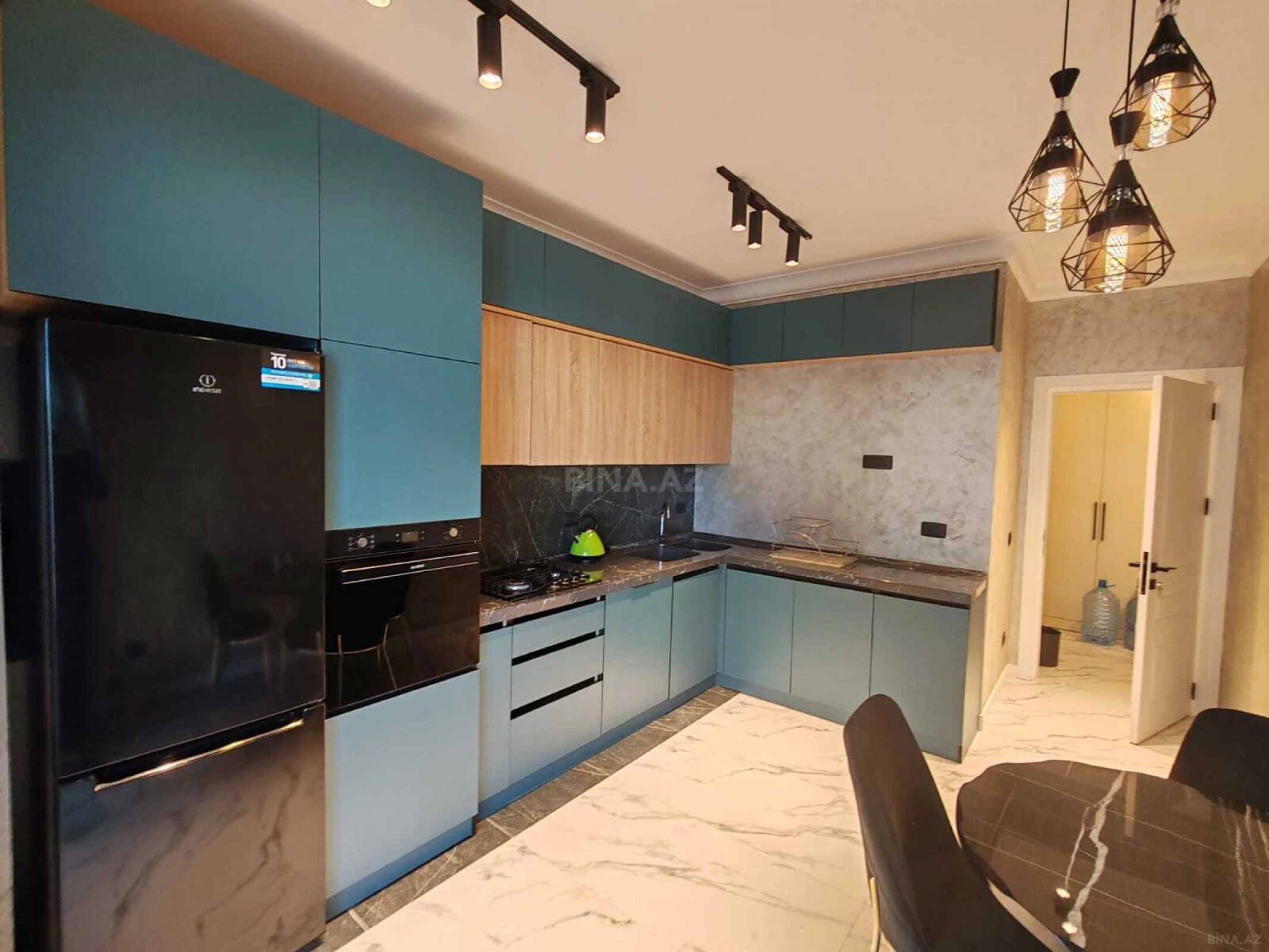 Kirayə verilir 2 otaqlı mənzil 105 m²