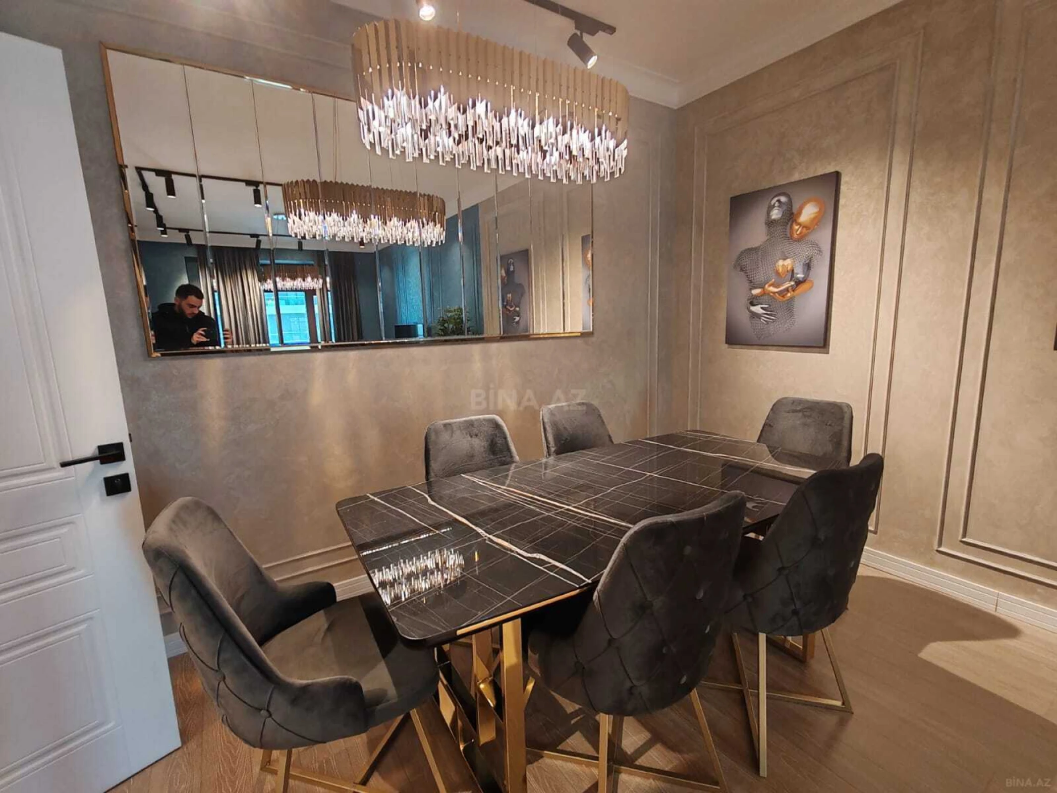 Kirayə verilir 2 otaqlı mənzil 105 m²