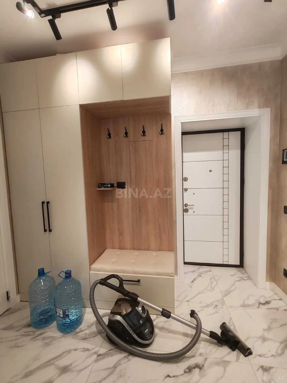 Kirayə verilir 2 otaqlı mənzil 105 m²