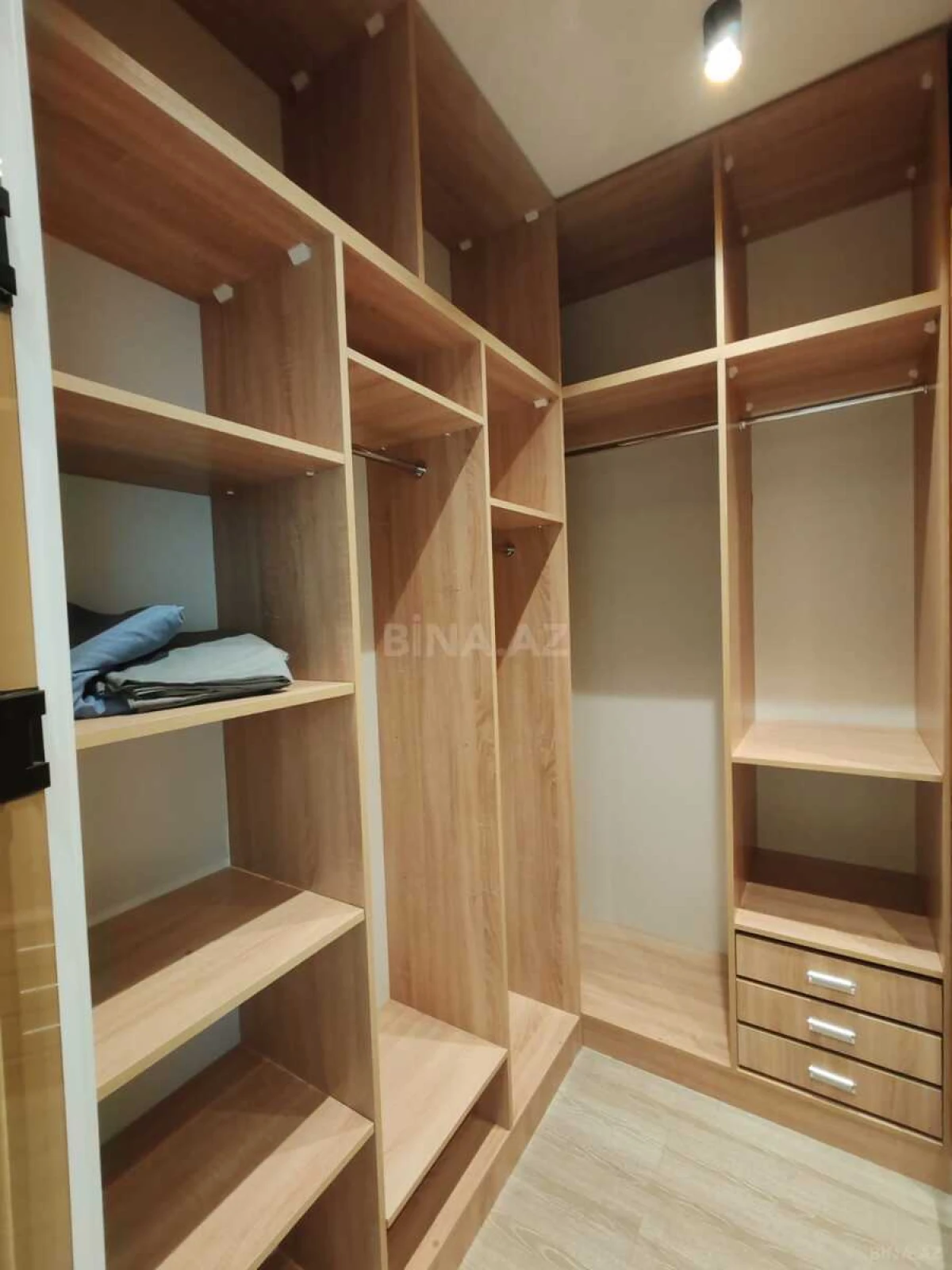 Kirayə verilir 2 otaqlı mənzil 105 m²