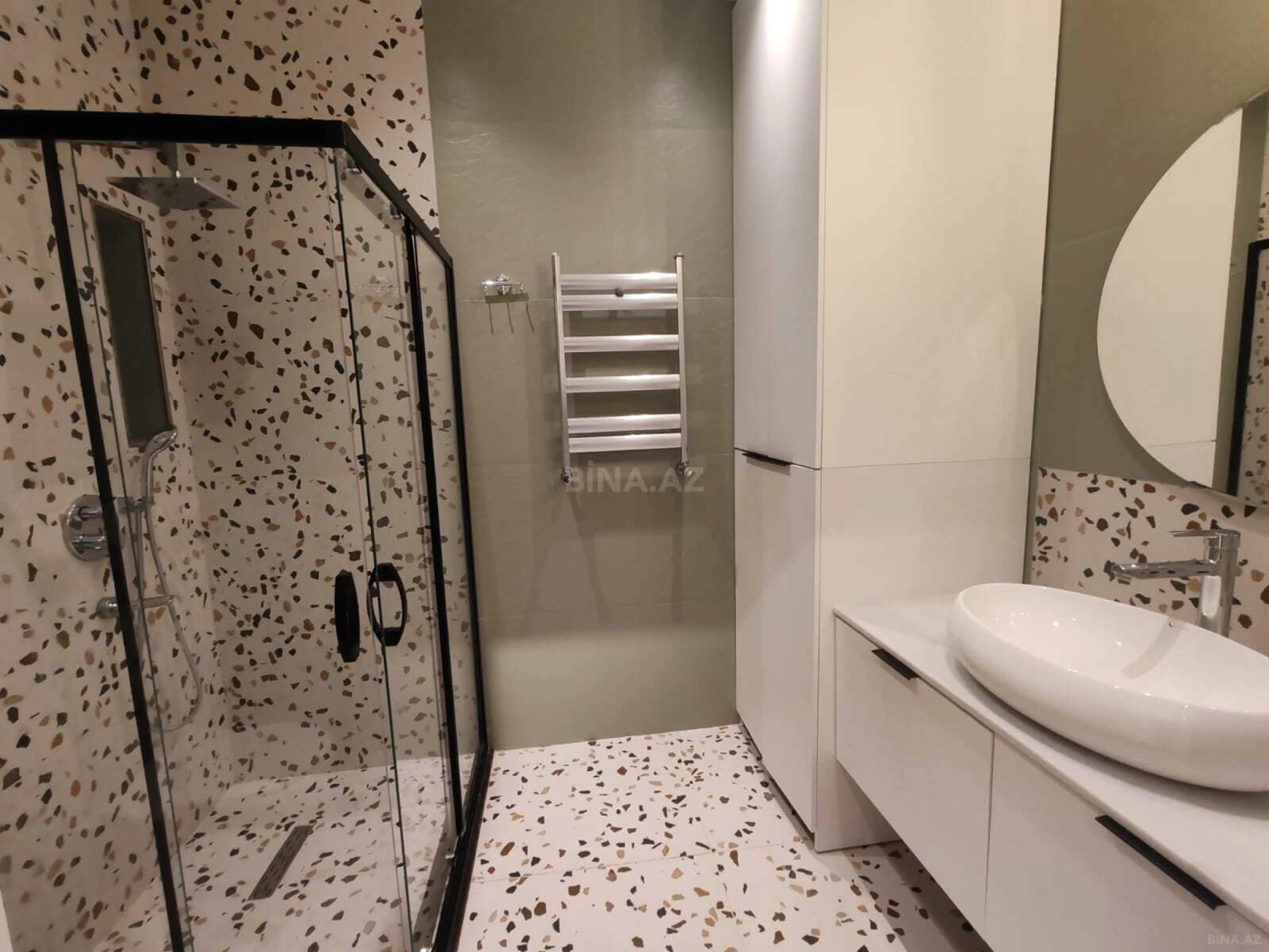 Kirayə verilir 2 otaqlı mənzil 105 m²