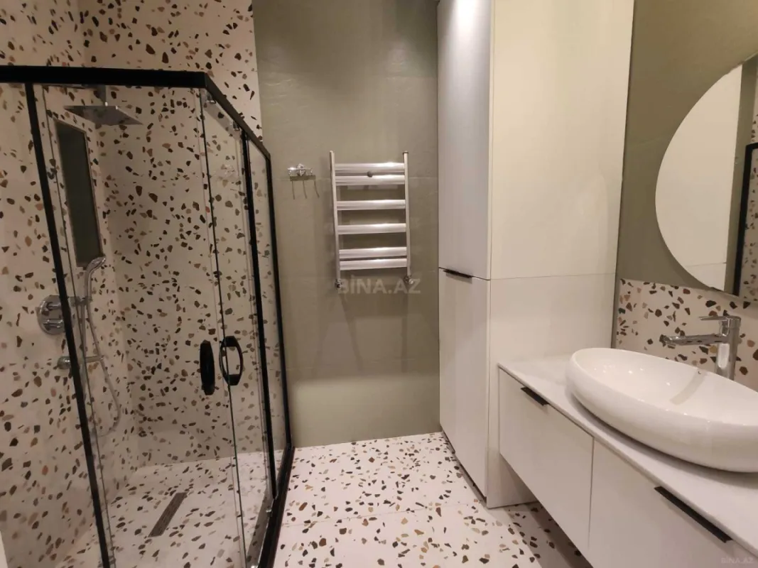 Kirayə verilir 2 otaqlı mənzil 105 m²