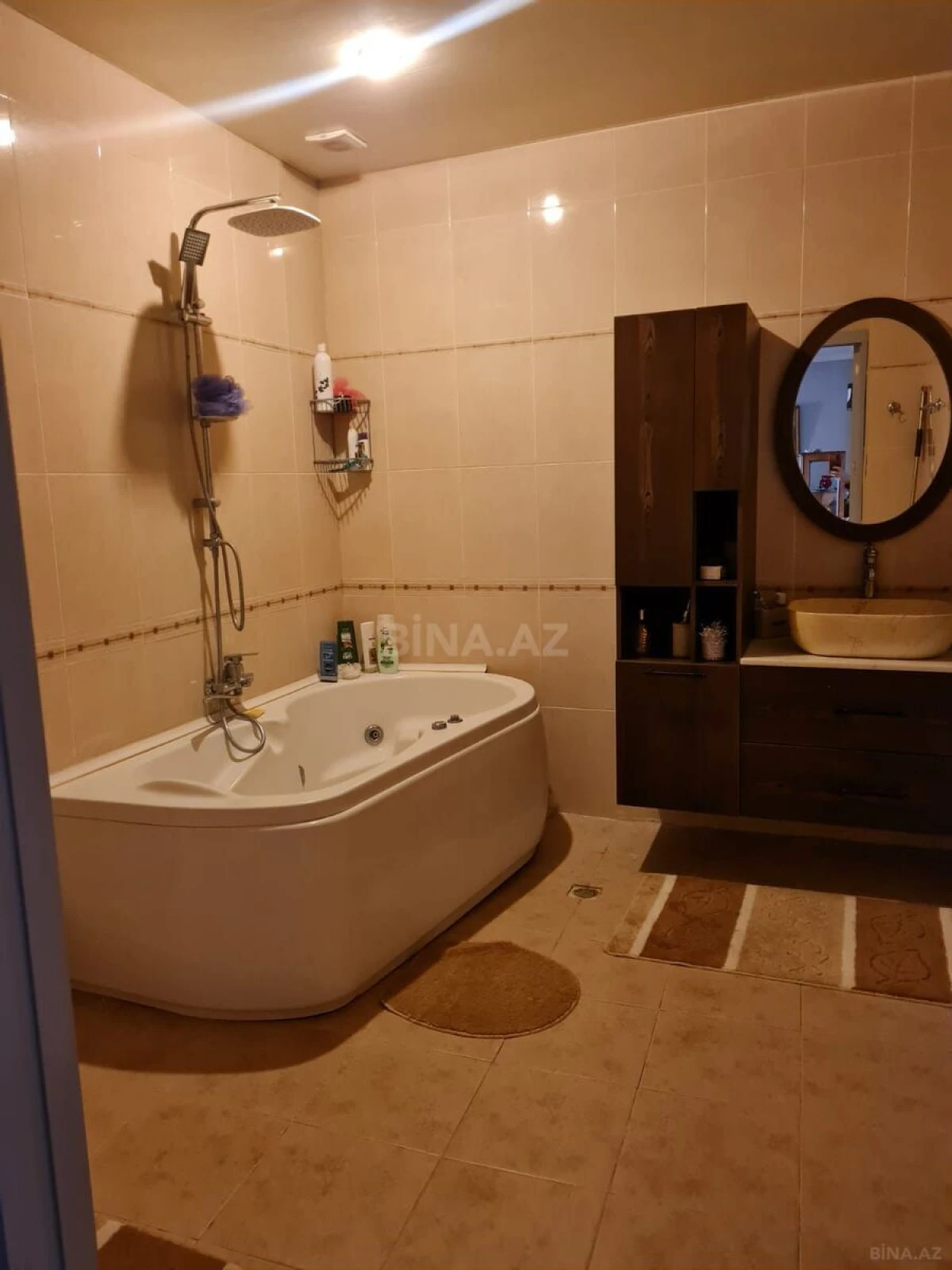 Satılır 4 otaqlı mənzil 240 m²