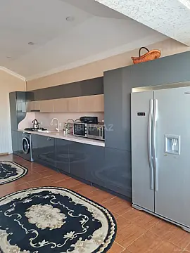 Satılır 4 otaqlı mənzil 240 m²