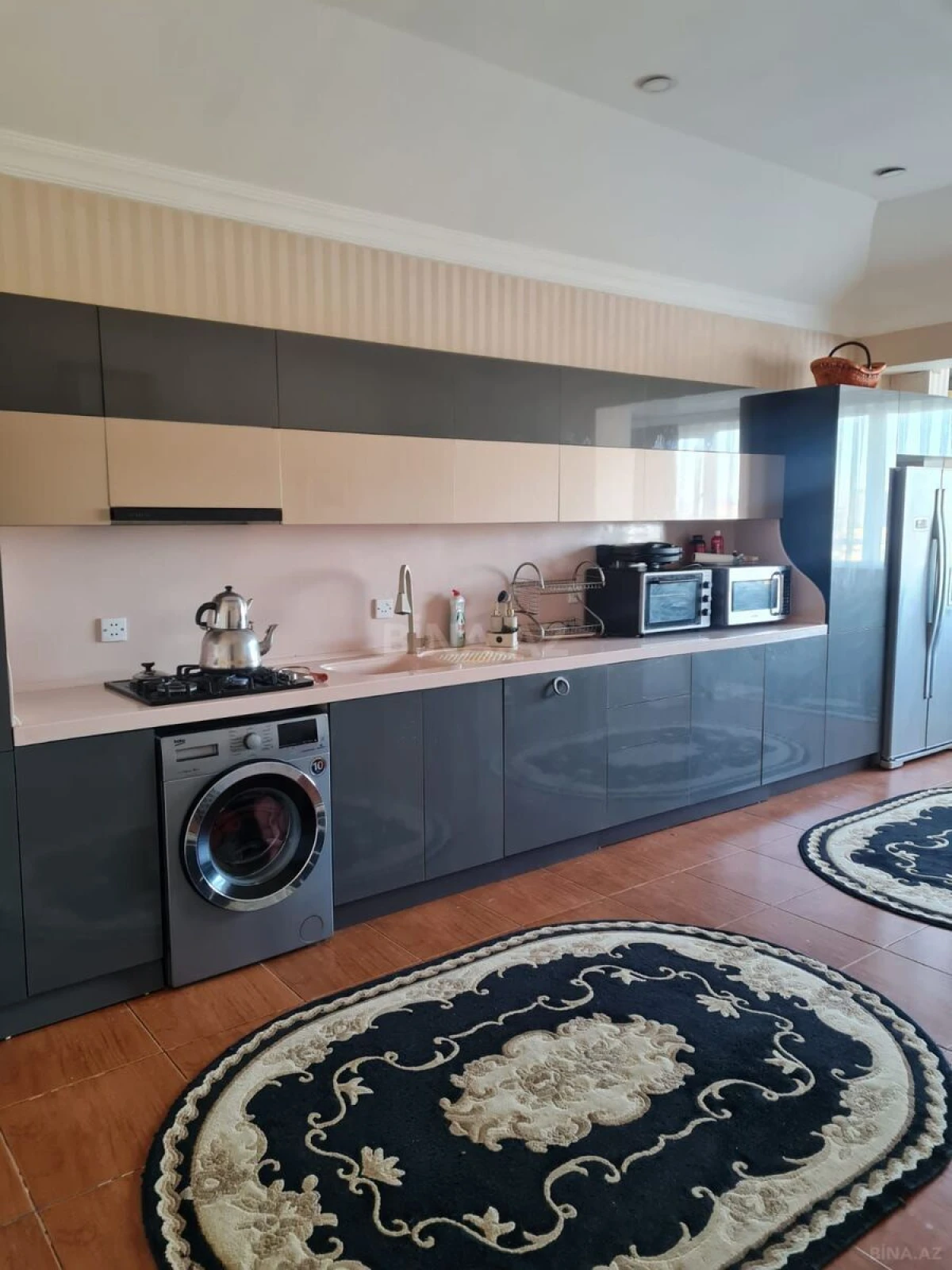 Satılır 4 otaqlı mənzil 240 m²