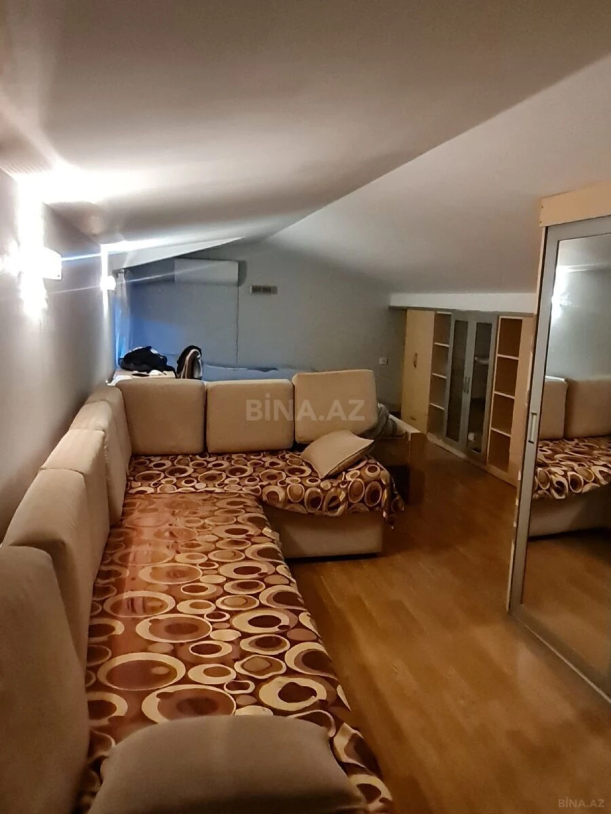 Satılır 4 otaqlı mənzil 240 m²