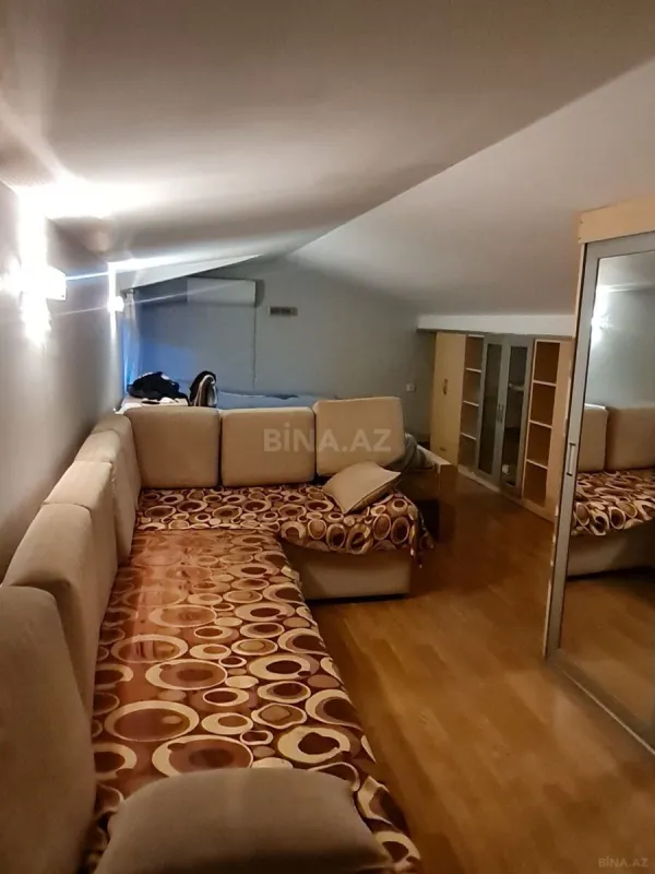 Satılır 4 otaqlı mənzil 240 m²