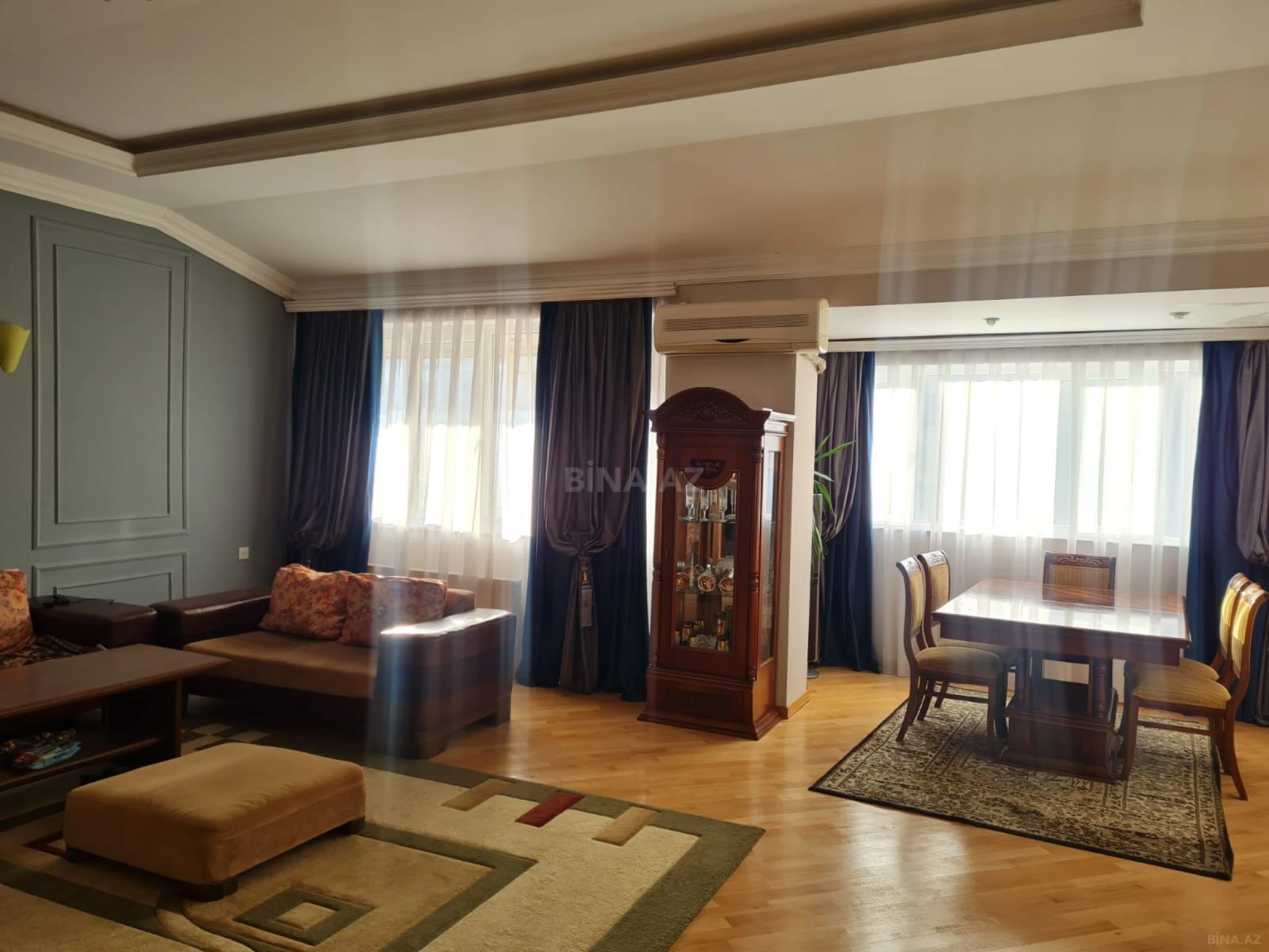 Satılır 4 otaqlı mənzil 240 m²