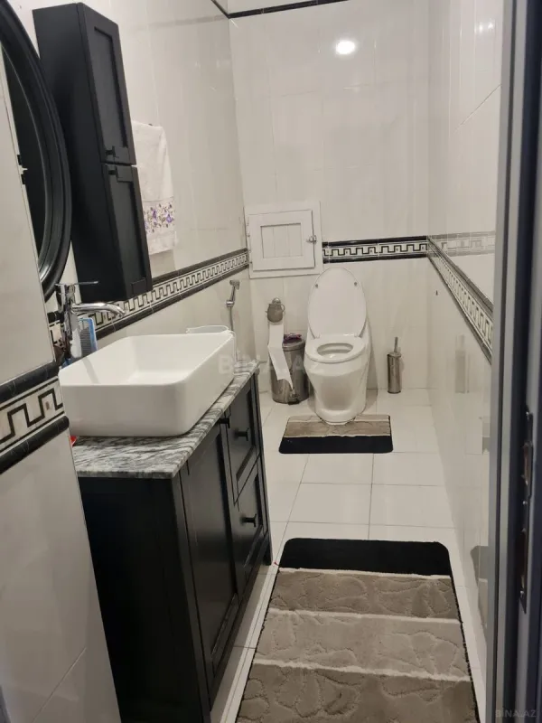 Satılır 4 otaqlı mənzil 240 m²