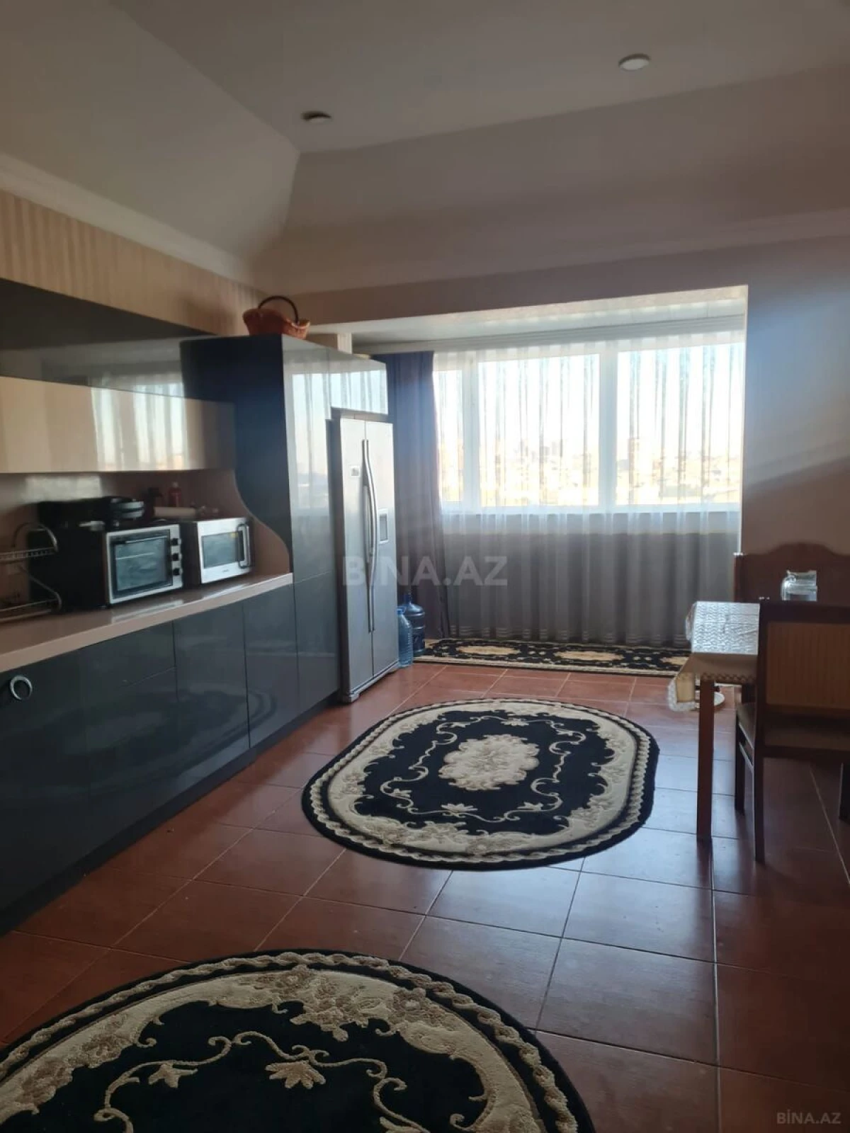 Satılır 4 otaqlı mənzil 240 m²