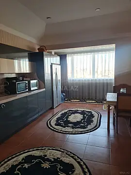 Satılır 4 otaqlı mənzil 240 m²