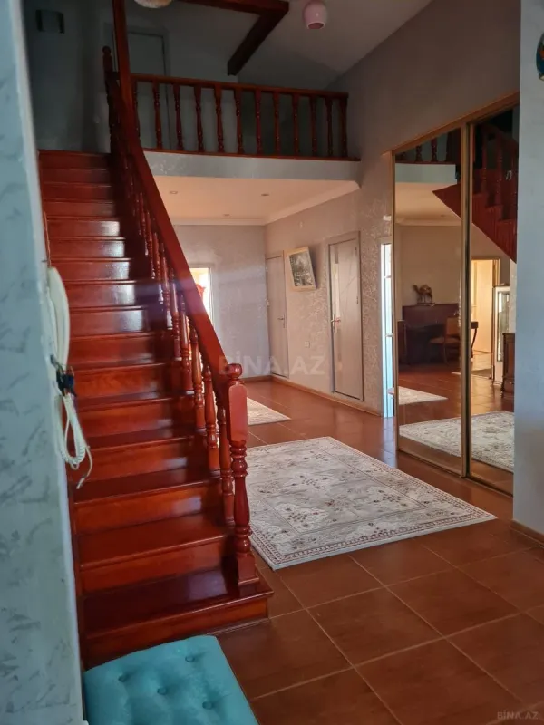 Satılır 4 otaqlı mənzil 240 m²