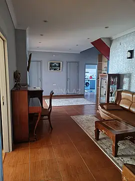 Satılır 4 otaqlı mənzil 240 m²