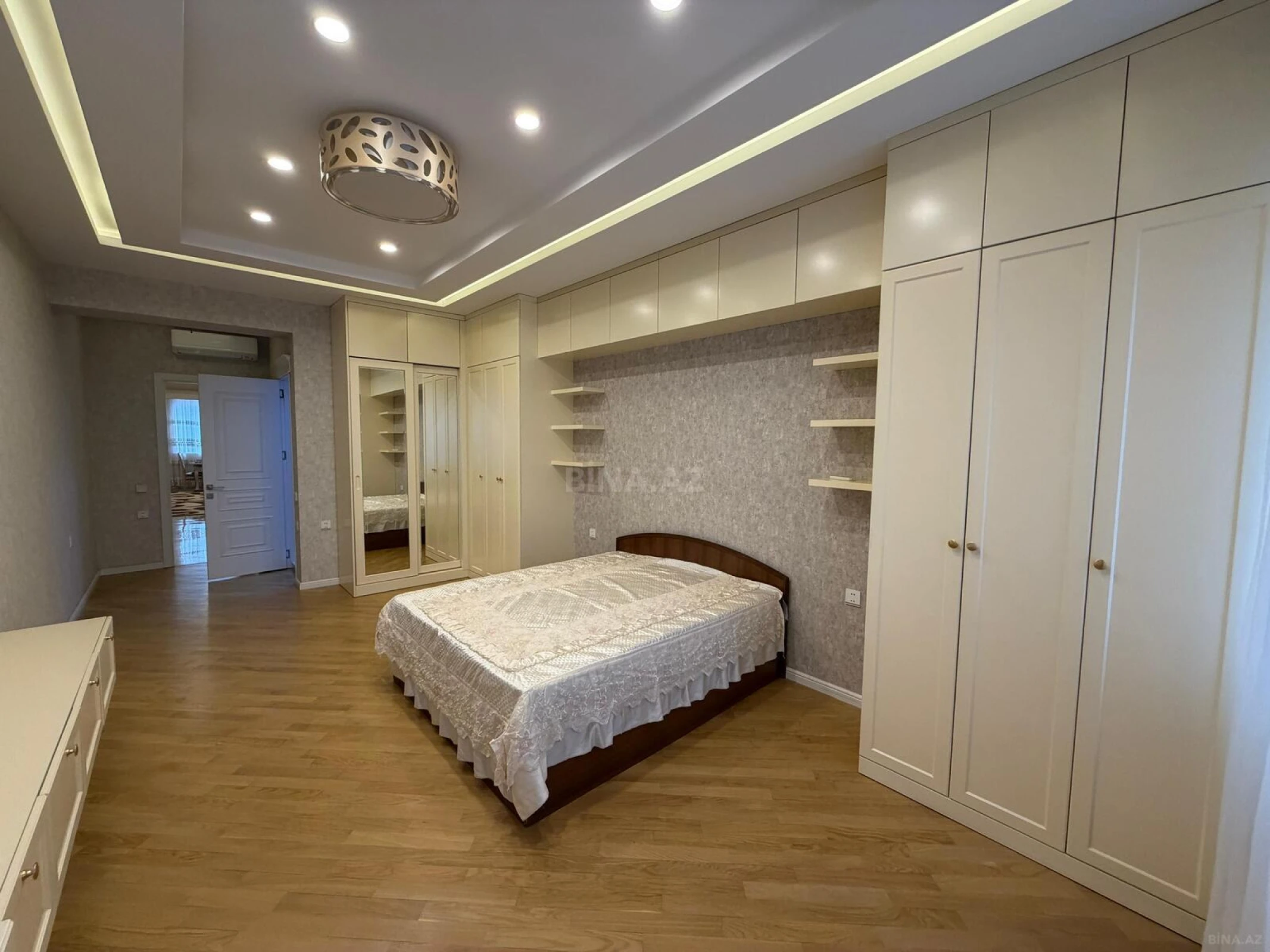 Kirayə verilir 2 otaqlı mənzil 90 m²