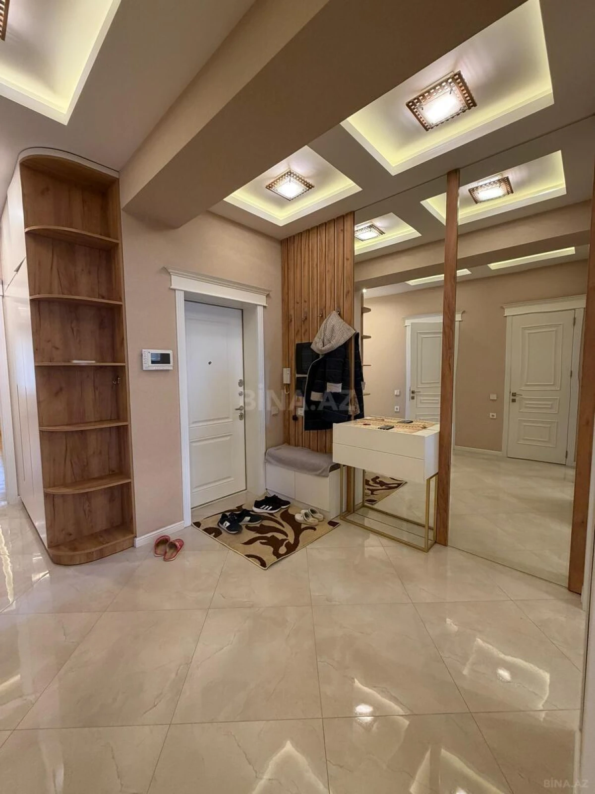 Kirayə verilir 2 otaqlı mənzil 90 m²