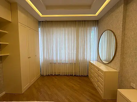 Kirayə verilir 2 otaqlı mənzil 90 m²