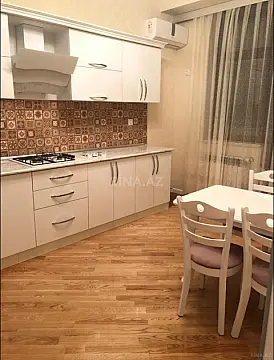 Kirayə verilir 2 otaqlı mənzil 75 m²