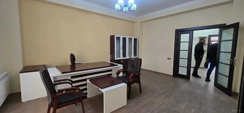 Satılır 3 otaqlı ofis 105 m²