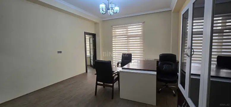 Satılır 3 otaqlı ofis 105 m²