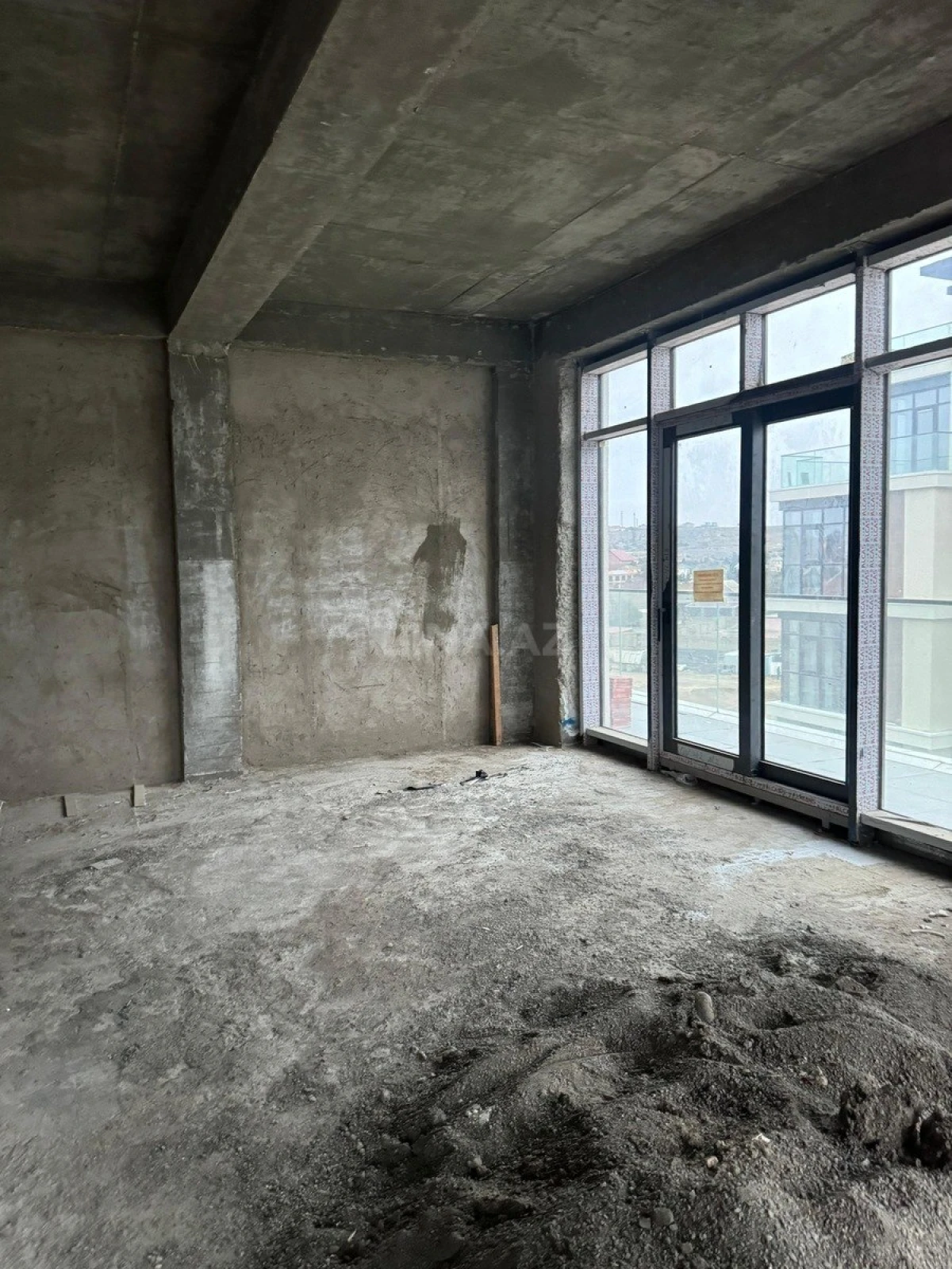 Satılır 3 otaqlı mənzil 133.4 m²