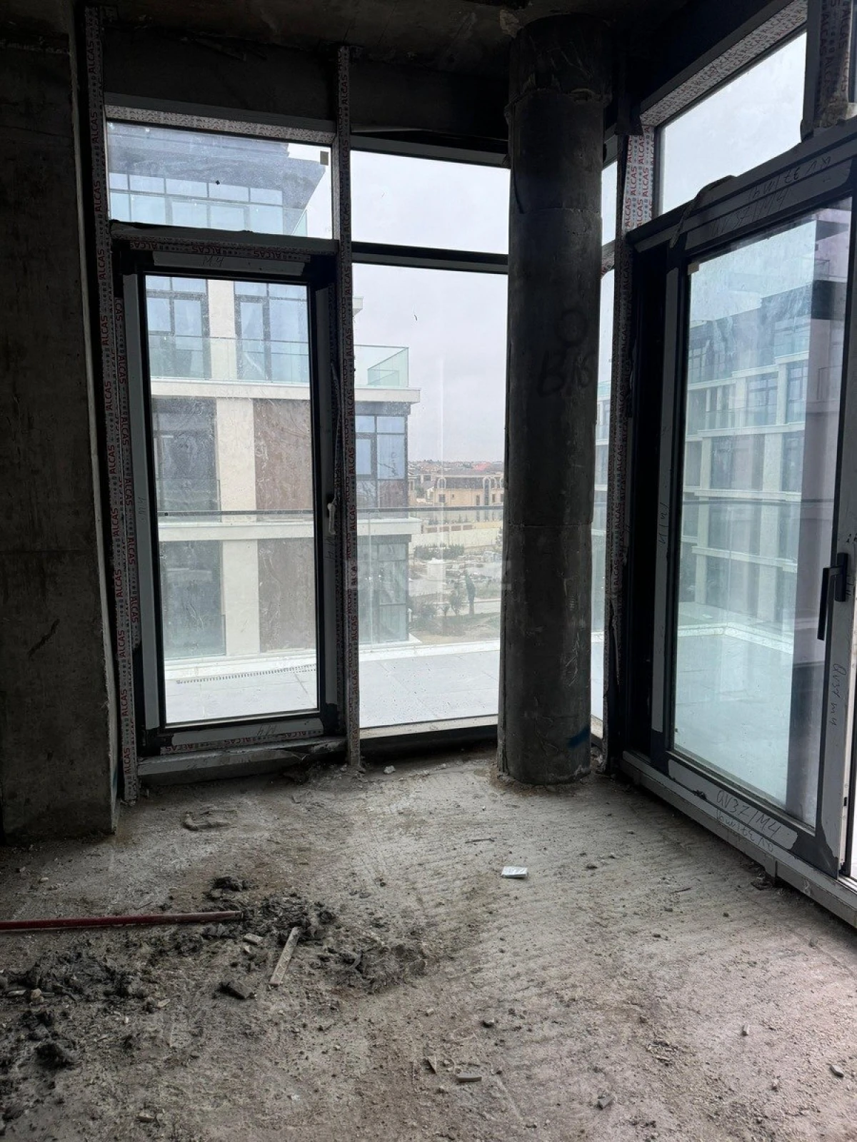 Satılır 3 otaqlı mənzil 133.4 m²