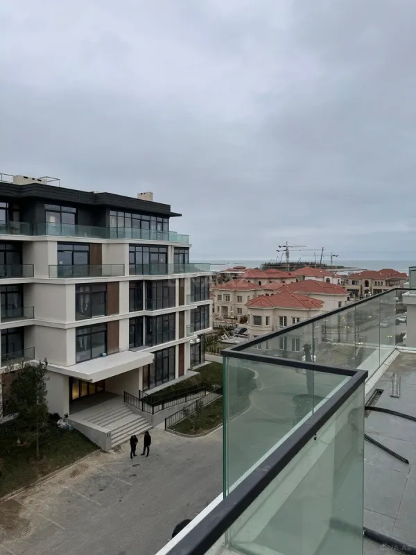 Satılır 3 otaqlı mənzil 133.4 m²