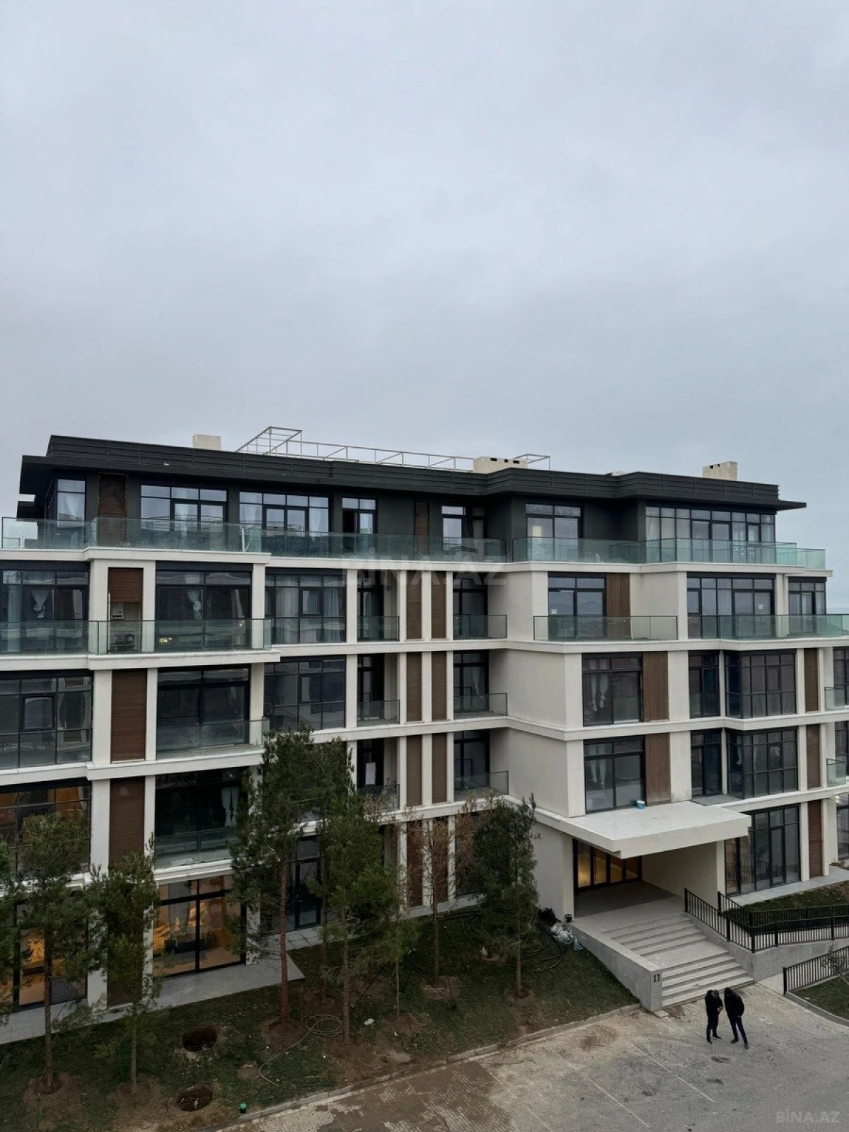 Satılır 3 otaqlı mənzil 133.4 m²