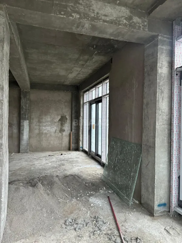 Satılır 3 otaqlı mənzil 133.4 m²