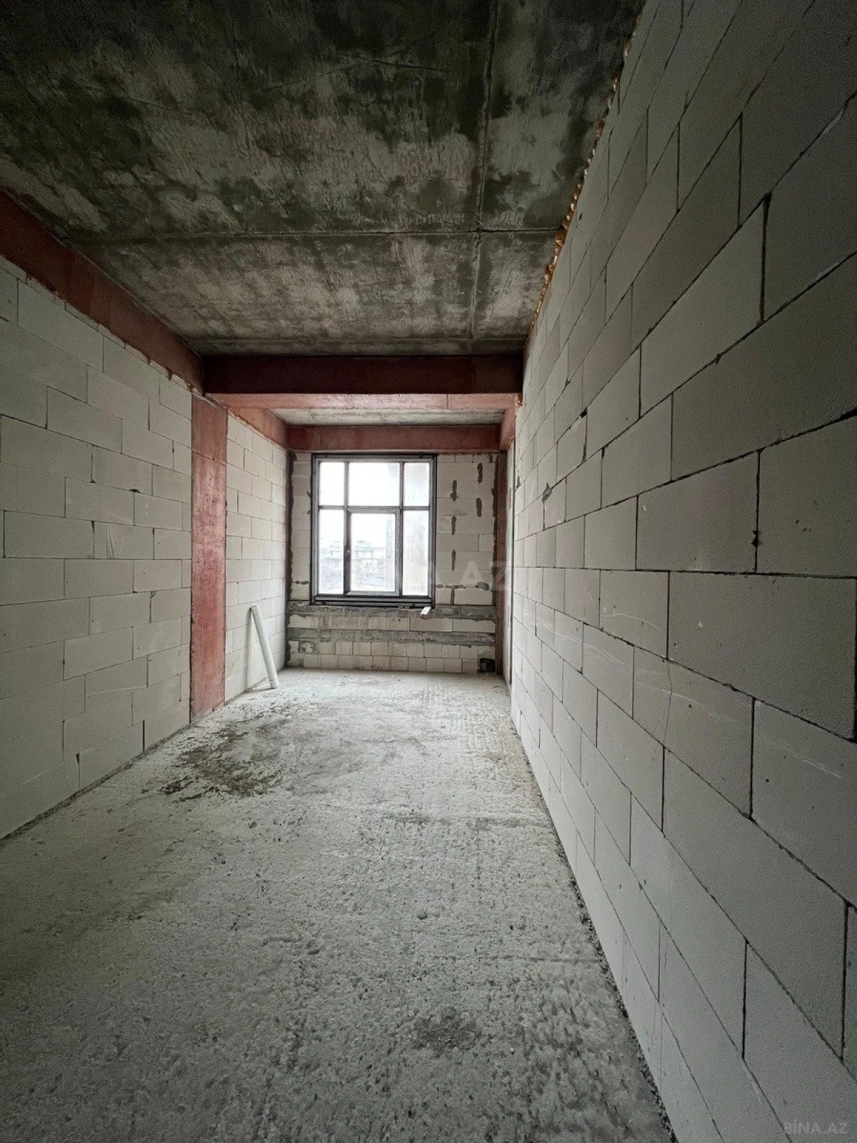 Satılır 4 otaqlı mənzil 136 m²